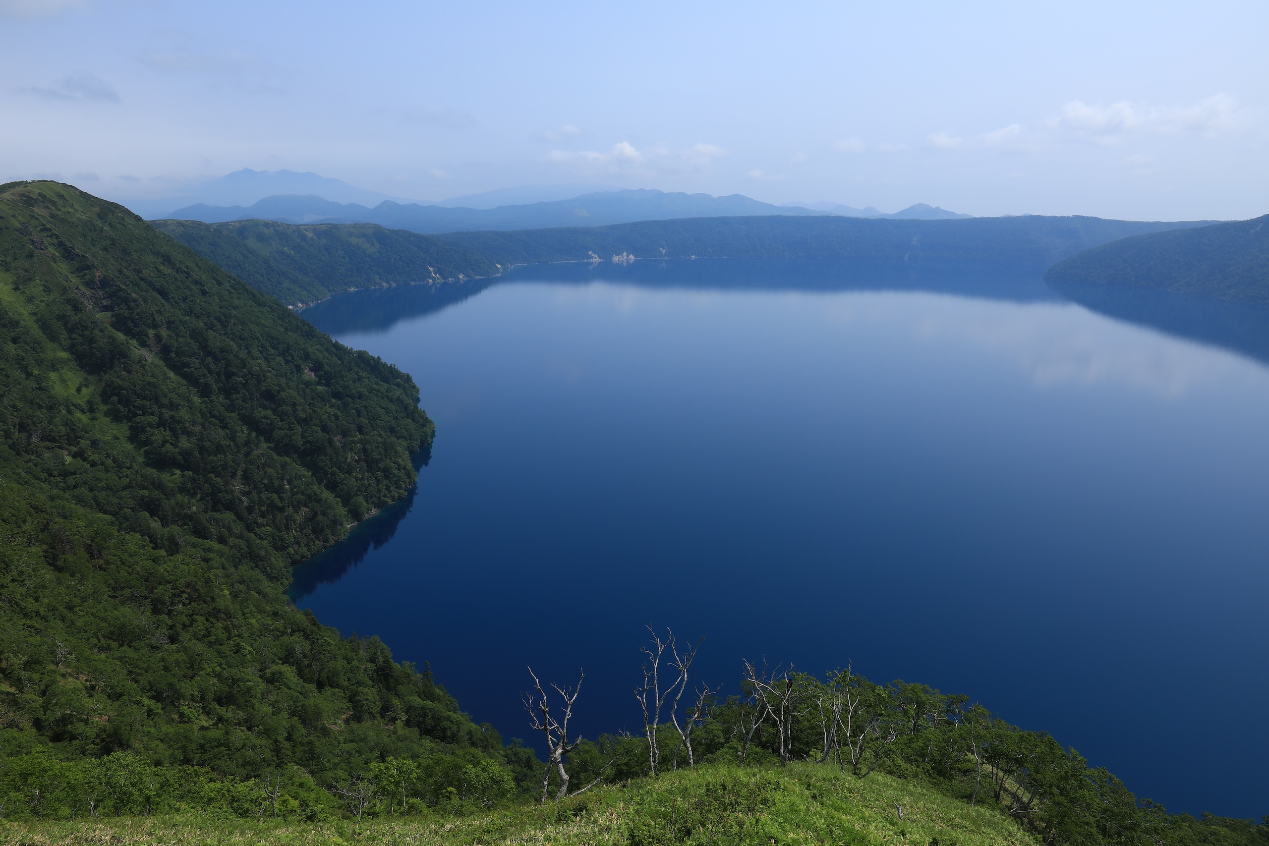 雲海に包まれる湖、屈斜路湖の絶景 - treasures of Japan
