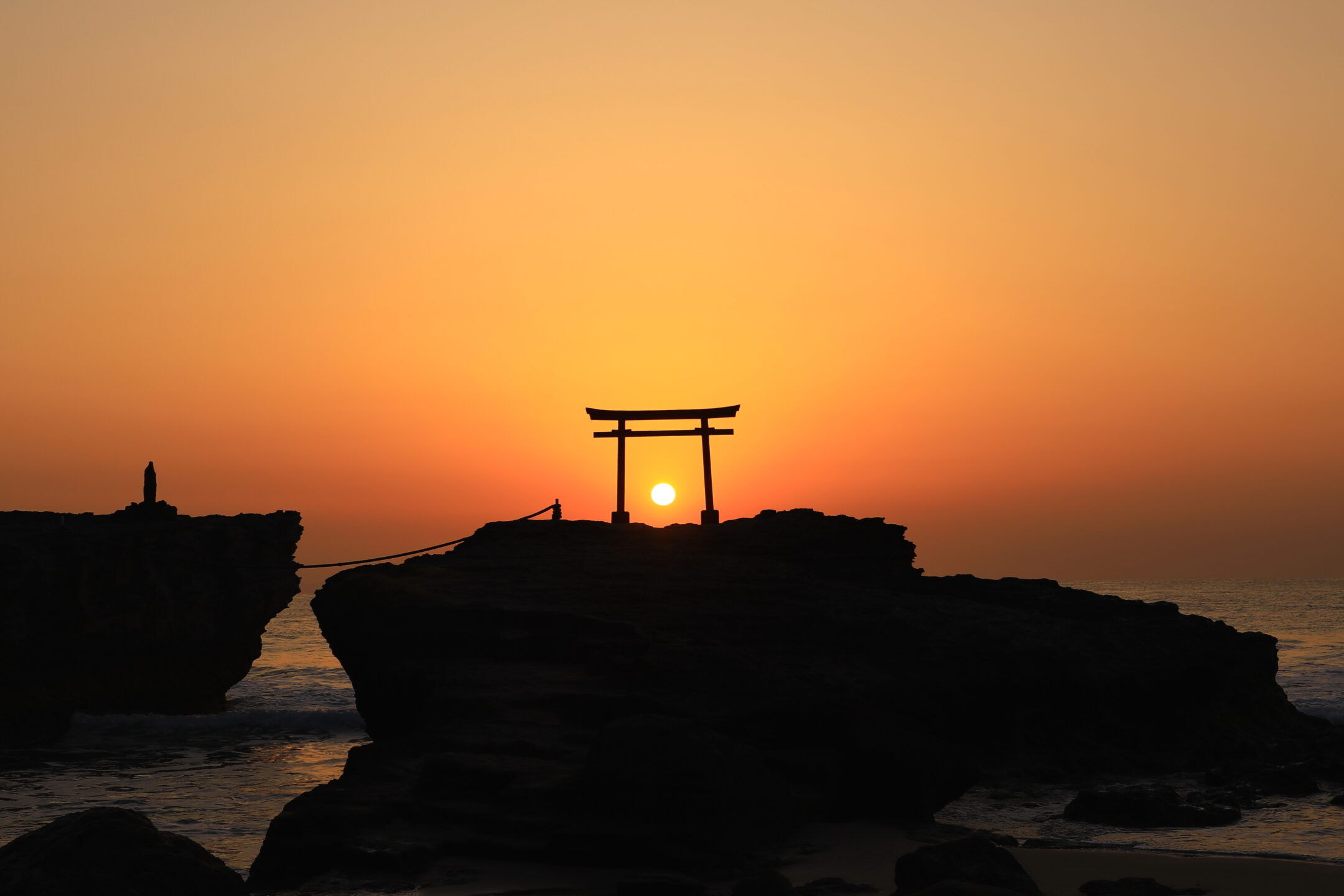 伝承と朝日が彩る白濱神社の神聖なる瞬間