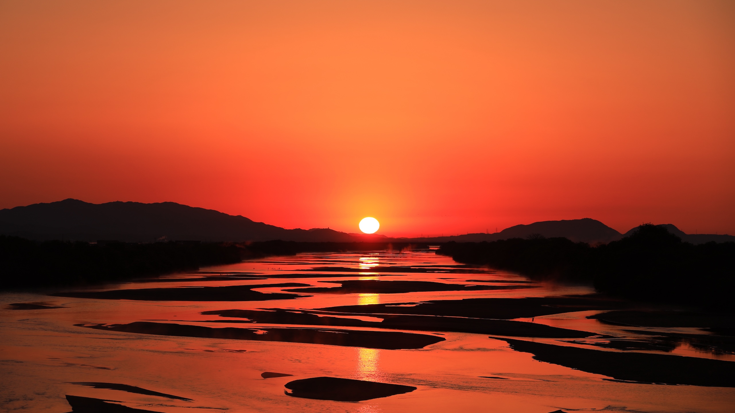 神話と自然が織りなす斐伊川の荘厳な朝景 - treasures of Japan