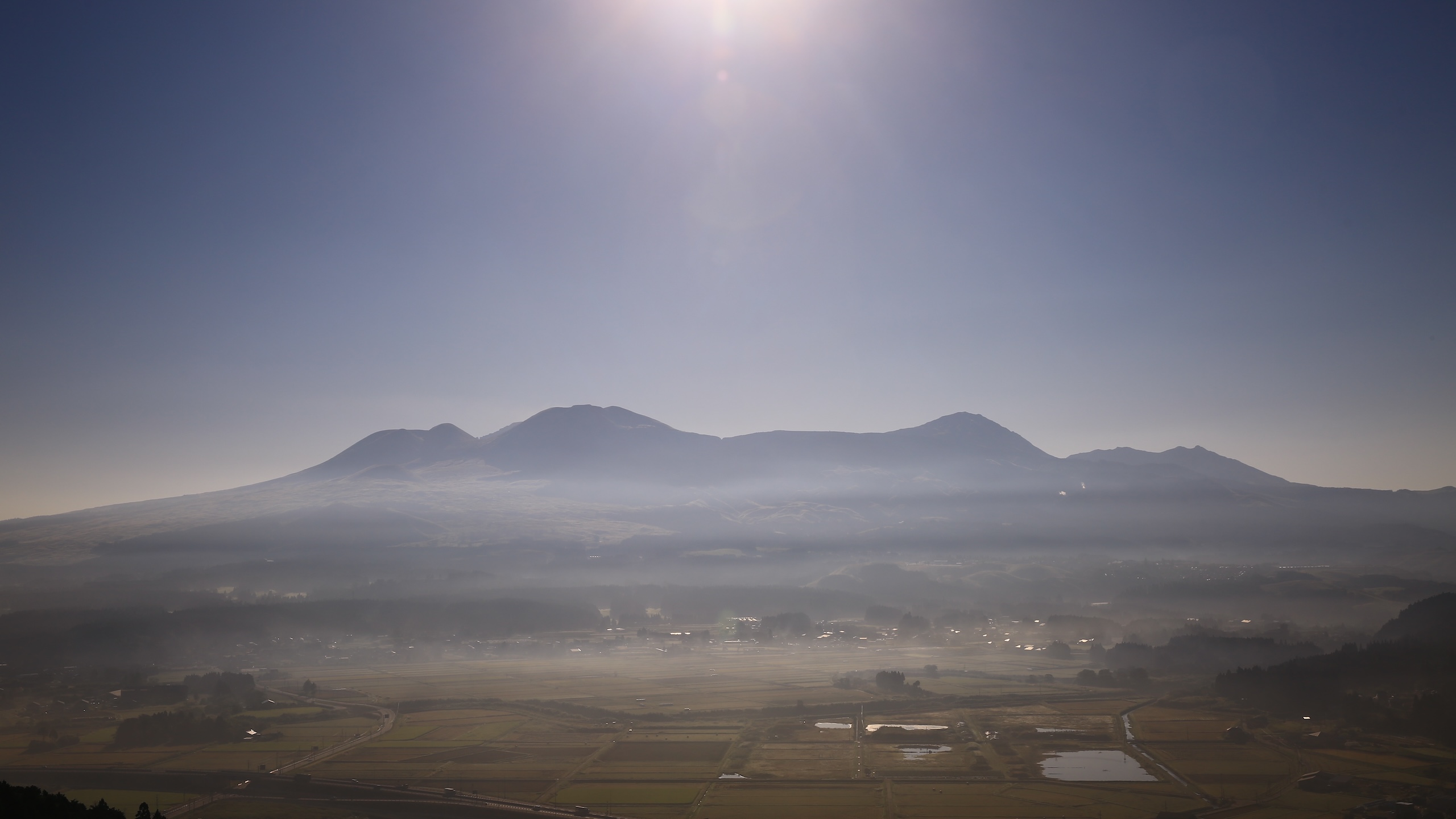 涅槃図と朝靄が描く神秘の風景 - treasures of Japan